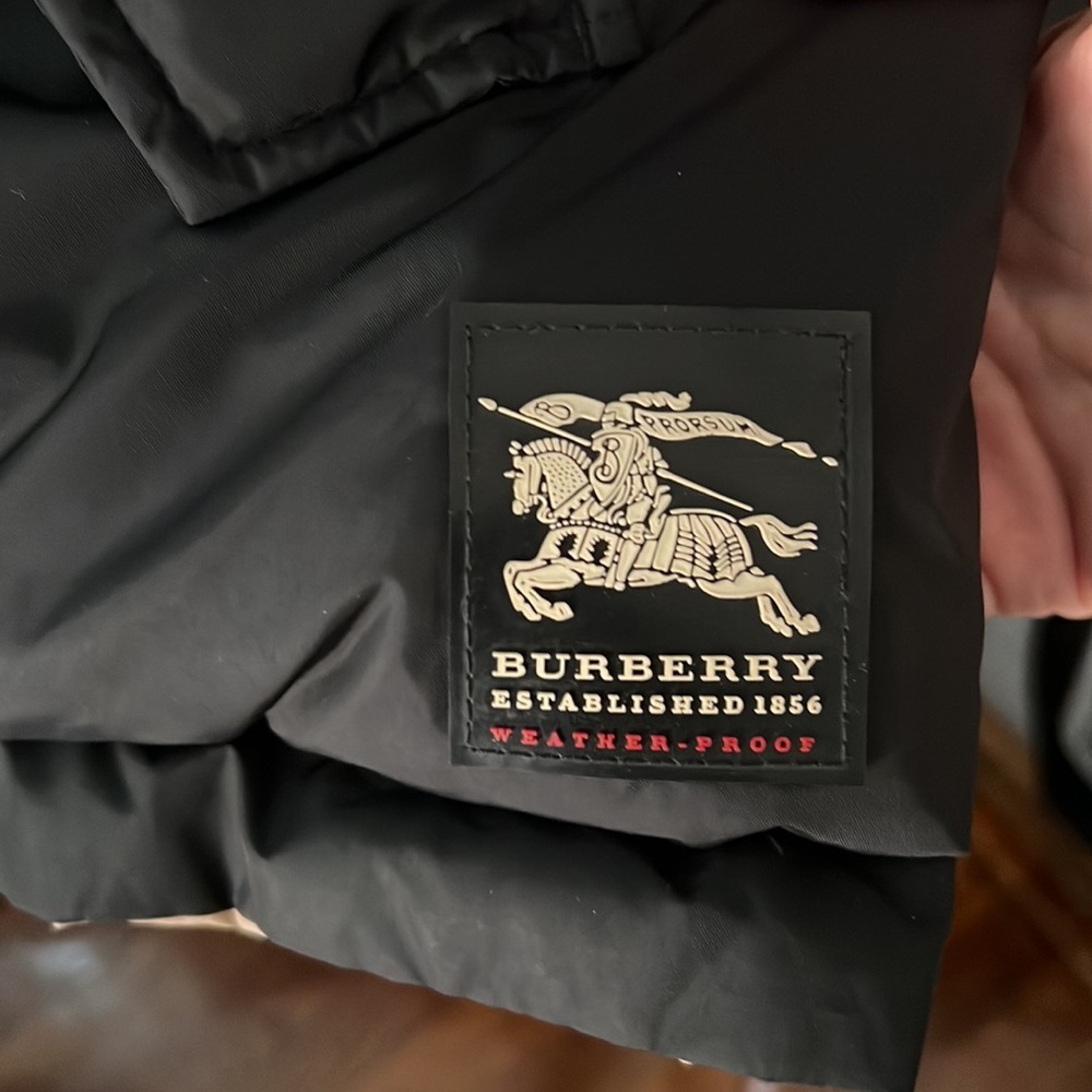 Burberry Black Vest with Beige Check Lining - Picture 3 of 13
